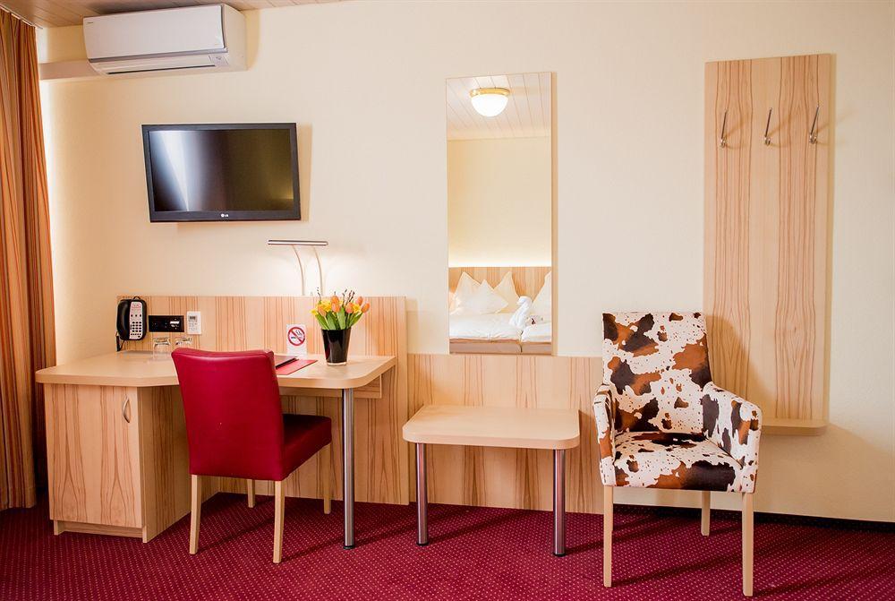 Fred Hotel Leonhardstrasse - Self Check-In Zurique Exterior foto